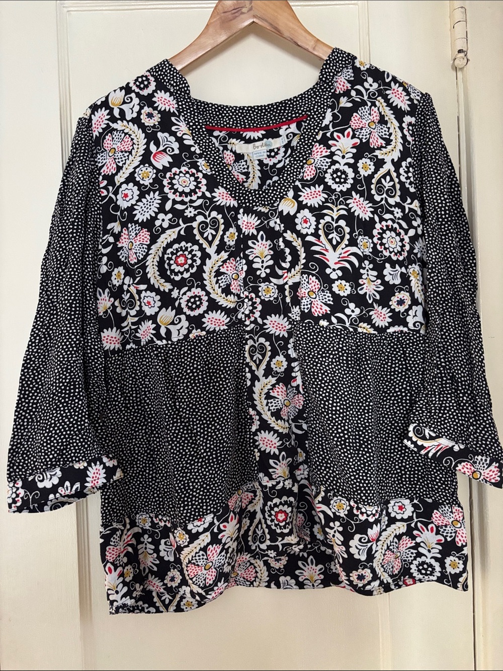 Boden Black Floral Patterned V-Neck Women’s Top